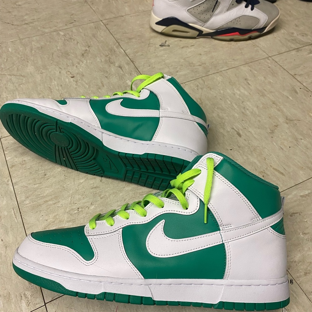 Nike Dunk High Lucky Green